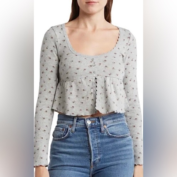 Kirious Los Angeles Tops - NWT Kirious Gray Floral Crop Top Waffle Knit Shirt Y2K Bella Swan Size Medium